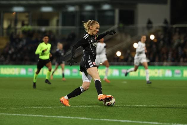 2025.11.20 xJFx Qualifikationsrunde UEFA Women™s Europa Cup 2025 2026 Achtelfinal-Rückspiel Eintracht Frankfurt - PSV Eindhoven v.l., Laura Freigang (Eintracht Frankfurt) in aktion, in action, (DFL DFB REGULATIONS PROHIBIT ANY USE OF PHOTOGRAPHS as IMAGE SEQUENCES and or QUASI-VIDEO) Copyright: JoaquimxFerreira