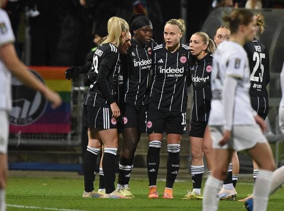 20.11.2025, xhbx, Fussball UEFA Women EuropaCup, Eintracht Frankfurt Frauen - PSV Eindhoven v.l. Torjubel, Goal celebration, celebrate the goal 1:1 durch Nicole Anyomi (Eintracht Frankfurt Damen) (DFL DFB REGULATIONS PROHIBIT ANY USE OF PHOTOGRAPHS as IMAGE SEQUENCES and or QUASI-VIDEO) Frankfurt