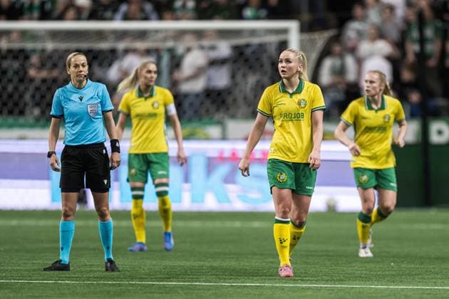 251120 Anna Josendal of Hammarby looks dejected during the UEFA Women s Europa Cup football match between Hammarby and Ajax on November 20, 2025 in Stockholm. Photo: Emma Wallskog BILDBYRAN COP 320 EW0590 fotboll, football, soccer, fotball,europa cup,hammarby,ajax,uefa Copyright: EMMAxWALLSKOG BB251120EW026