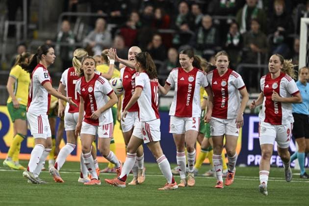 STOCKHOLM, SVERIGE 20251120 Jubel i Aljax efter mal 0-1 av 10 JoÃ«lle Smits under torsdagens Europa Cup-kvalmatch 2 av 2 mellan Hammarby IF och AFC Ajax pa 3Arena. STOCKHOLM SVERIGE x10050x
