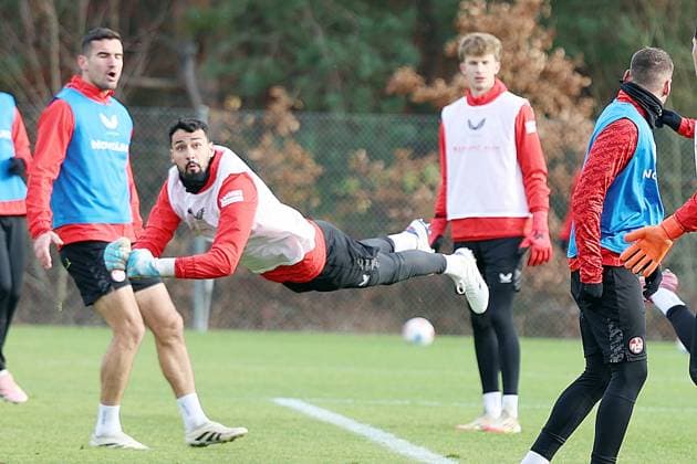 20.11.2025, xrekx, Fussball 2.Bundesliga, 1.FC Kaiserslautern - Training v.l. Avdo Spahic (1.FC Kaiserslautern) (DFL DFB REGULATIONS PROHIBIT ANY USE OF PHOTOGRAPHS as IMAGE SEQUENCES and or QUASI-VIDEO) Kaiserslautern