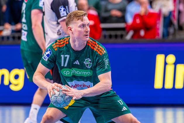 August Pedersen (TSV Hannover-Burgdorf, Nr. 17) (v.l.), TSV Hannover-Burgdorf (grün) gegen Bergischer HC (beige) am 13. Spieltag der Saison 2025 2026 in der DAIKIN Handball-Bundesliga (20.11.2025, ZAG Arena (Hannover, GER), Copyright: xJanxGuentherx xTSVxHannover-Burgdorfx