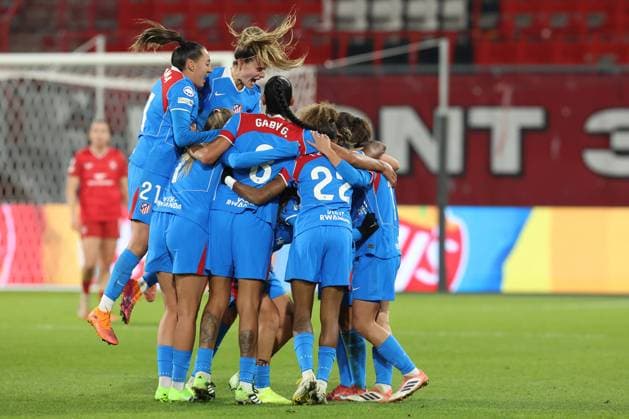Julia Bartel of Atletico Madrid celebrates after scoring the goal with his team mates during the match FC Twente Enschede vs Atletico de Madrid at the Stadium the Grolsch Veste for the Champions League women season 2025-2026 in ENSCHEDE, Netherlands on 20 november 2025, (photo by Peter Lous EYE4images DeFodi Images)