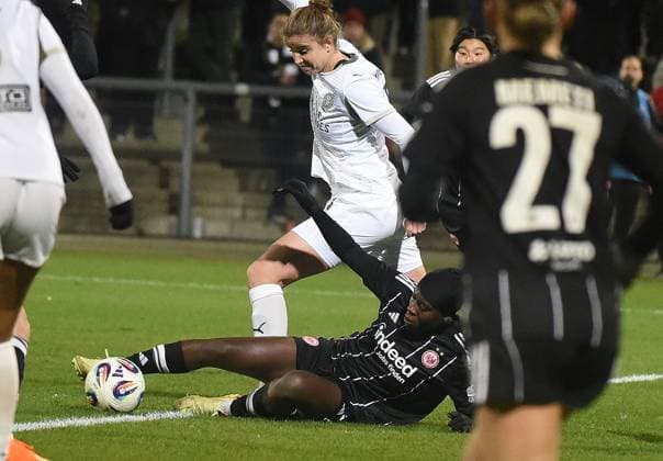 20.11.2025, xhbx, Fussball UEFA Women EuropaCup, Eintracht Frankfurt Frauen - PSV Eindhoven v.l. Nicole Anyomi (Eintracht Frankfurt Damen) (DFL DFB REGULATIONS PROHIBIT ANY USE OF PHOTOGRAPHS as IMAGE SEQUENCES and or QUASI-VIDEO) Frankfurt