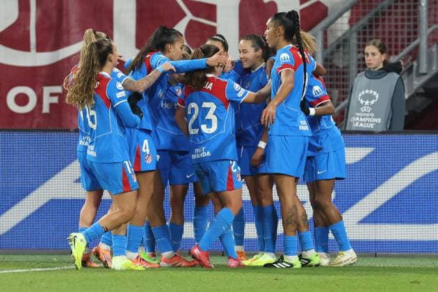 Amaiur Sarriegi of Atletico Madrid celebrates after scoring the goal with his team mates during the match FC Twente Enschede vs Atletico de Madrid at the Stadium the Grolsch Veste for the Champions League women season 2025-2026 in ENSCHEDE, Netherlands on 20 november 2025, (photo by Peter Lous EYE4images DeFodi Images)