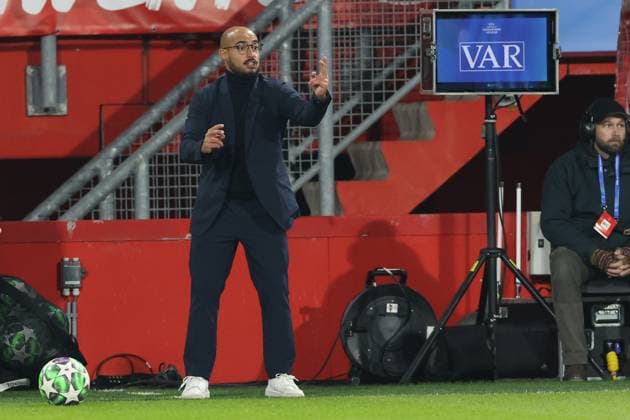 coach Victor Martin of Atletico Madrid during the match FC Twente Enschede vs Atletico de Madrid at the Stadium the Grolsch Veste for the Champions League women season 2025-2026 in ENSCHEDE, Netherlands on 20 november 2025, (photo by Peter Lous EYE4images DeFodi Images)