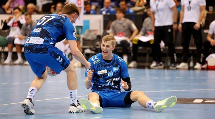 BAU 20.11.2025 Stuttgart Handball TVB Stuttgart vs. GWD Minden, v.l. Jakob Nigg und Torben Matzken (TVB) jubeln