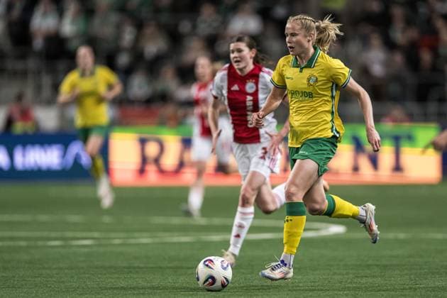 251120 Julie Blakstad of Hammarby during the UEFA Women s Europa Cup football match between Hammarby and Ajax on November 20, 2025 in Stockholm. Photo: Emma Wallskog BILDBYRAN COP 320 EW0590 fotboll football soccer fotball europa cup hammarby ajax uefa womens europa cup dam bbeng Copyright: EMMAxWALLSKOG BB251120EW049