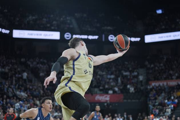 Anadolu Efes v Barcelona - Euroleague ISTANBUL, TURKIYE - NOVEMBER 20: Jan Vesely (6) of Barcelona in action during the EuroLeague Week 12 basketball match between Anadolu Efes and Barcelona at the Turkcell Basketball Development Center in Istanbul, Turkiye, on November 20, 2025. Adem Kutucu Anadolu Istanbul Turkey. Editorial use only. Please get in touch for any other usage.  Copyright: x2025xAnadoluxAdemxKutucux