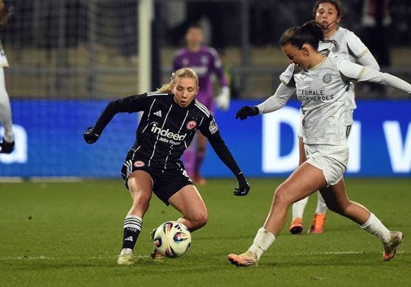 20.11.2025, xhbx, Fussball UEFA Women EuropaCup, Eintracht Frankfurt Frauen - PSV Eindhoven v.l. Elisa Senß (Eintracht Frankfurt Damen) (DFL DFB REGULATIONS PROHIBIT ANY USE OF PHOTOGRAPHS as IMAGE SEQUENCES and or QUASI-VIDEO) Frankfurt
