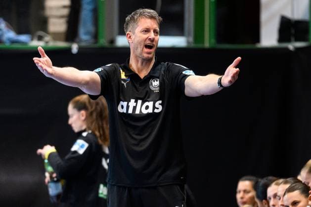 Handball, Frauen Laenderspiel - Schweiz - Deutschland Trainer Markus Gaugisch (Deutschland) Gestik Geste gestikuliert St. Gallen Kreuzbleiche Schweiz
