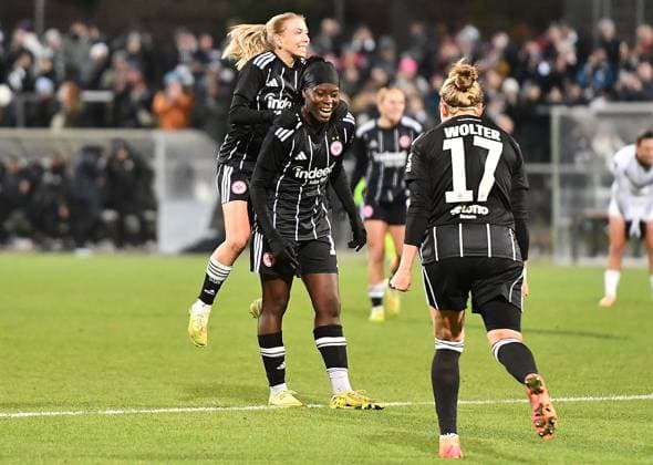20.11.2025, xhbx, Fussball UEFA Women EuropaCup, Eintracht Frankfurt Frauen - PSV Eindhoven v.l. Torjubel, Goal celebration, celebrate the goal 3:1 Elisa Senß (Eintracht Frankfurt Damen), Nicole Anyomi (Eintracht Frankfurt Damen), Pia-Sophie Wolter (Eintracht Frankfurt Damen) (DFL DFB REGULATIONS PROHIBIT ANY USE OF PHOTOGRAPHS as IMAGE SEQUENCES and or QUASI-VIDEO) Frankfurt