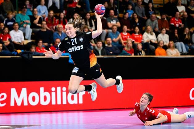 Handball, Frauen Laenderspiel - Schweiz - Deutschland Julia Maidhof (Deutschland) St. Gallen Kreuzbleiche Schweiz
