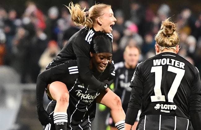 20.11.2025, xhbx, Fussball UEFA Women EuropaCup, Eintracht Frankfurt Frauen - PSV Eindhoven v.l. Torjubel, Goal celebration, celebrate the goal 3:1 Elisa Senß (Eintracht Frankfurt Damen), Nicole Anyomi (Eintracht Frankfurt Damen), Pia-Sophie Wolter (Eintracht Frankfurt Damen) (DFL DFB REGULATIONS PROHIBIT ANY USE OF PHOTOGRAPHS as IMAGE SEQUENCES and or QUASI-VIDEO) Frankfurt