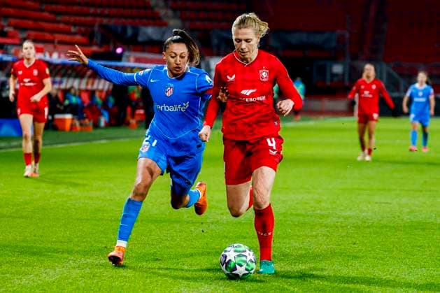 Fiamma of Atletico Madrid and Lieske Carleer of FC Twente battle for the ball FC Twente v Club Atletico de Madrid, UEFA Women s Champions League 2025 26 League Phase MD4, FC Twente v Club Atletico de Madrid, FC Twente Stadion, November 20, 2025, Enschede, Netherlands.