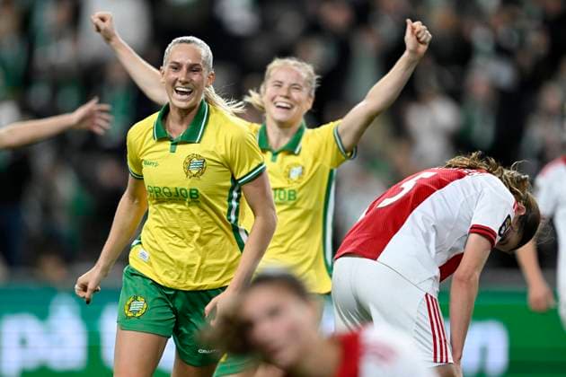 STOCKHOLM, SVERIGE 20251120 Hammarbys Ellen Wangerheim och Julie Blakstad jublar efter mal och kvittering till 1-1 av Asato Miyagawa (ej i bild) under torsdagens Europa Cup-kvalmatch 2 av 2 mellan Hammarby IF och AFC Ajax pa 3Arena. STOCKHOLM SVERIGE x10050x