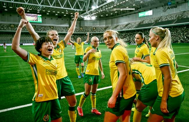 STOCKHOLM, SWEDEN 20251120 Hammarby s 60 Asato Myagawa (R) celebrates with teammates after scoring 1-1 during the Uefa Women s Europa Cup qualifier football match between Hammarby IF and AFC Ajax at Stockholm Arena (3Arena) in Stockholm, Sweden November 20, 2025. STOCKHOLM SWEDEN x10050x  Copyright: xPontusxLundahl TTx EUROPA CUP QUALIFIER HAMMARBY-AJAX