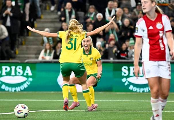 STOCKHOLM, SVERIGE 20251120 Hammarbys 31 Smilla Holmberg jublar efter mal 2-1 under torsdagens Europa Cup-kvalmatch 2 av 2 mellan Hammarby IF och AFC Ajax pa 3Arena. STOCKHOLM SVERIGE x10050x