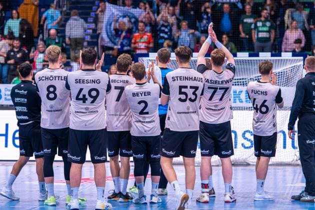(v.l.), TSV Hannover-Burgdorf (grün) gegen Bergischer HC (beige) am 13. Spieltag der Saison 2025 2026 in der DAIKIN Handball-Bundesliga (20.11.2025, ZAG Arena (Hannover, GER), Copyright: xJanxGuentherx xTSVxHannover-Burgdorfx