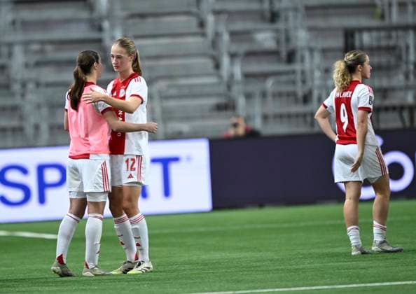 STOCKHOLM, SVERIGE 20251120 Ajax Jade van Hensbergen deppar efter förlusten efter torsdagens Europa Cup-kvalmatch 2 av 2 mellan Hammarby IF och AFC Ajax pa 3Arena. STOCKHOLM SVERIGE x10050x