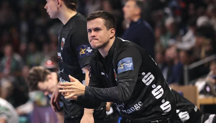 Tim Freihöfer feuert an Aktion Oberkörper Handball CL Championsleague Champions League Herren 8. Spieltag Saison 2025 2026 20.11.2025 Füchse Berlin vs Sporting CP Lissabon LCP in der Max Schmeling Halle