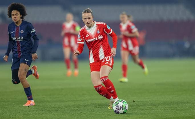 FRA, Paris, Paris St. Germain vs FC Bayern München, Women s Champions League, UEFA, Saison 2526, Parc des Princes, 4. Spieltag im Bild: Franziska Kett (Bayern München 20) DFB DFL REGULATIONS PROHIBIT ANY USE OF PHOTOGRAPHS AS IMAGE SEQUENCES AND OR QUASI-VIDEO, 20.11.2025 Copyright: HMBxMedia HendrikxHamelau