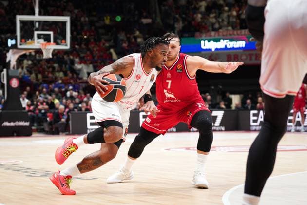 EA7 Emporio Armani Milano vs. Hapoel IBI Tel Aviv Elenco, nella foto Chris Jones (Hapoel IBI Tel Aviv Elenco) during Olimpia Milano vs Hapoel Tel Aviv, Basketball Euroleague match in Assago (MI), Italy, November 20 2025  Copyright: xSimonexLucarelli IPAxSportx xipa-agency.netx xx IPA_68181060 IPA_Agency_IPA68181060