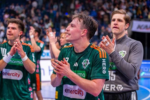 Leif Tissier (TSV Hannover-Burgdorf, Nr. 7) (v.l.), TSV Hannover-Burgdorf (grün) gegen Bergischer HC (beige) am 13. Spieltag der Saison 2025 2026 in der DAIKIN Handball-Bundesliga (20.11.2025, ZAG Arena (Hannover, GER), Copyright: xJanxGuentherx xTSVxHannover-Burgdorfx