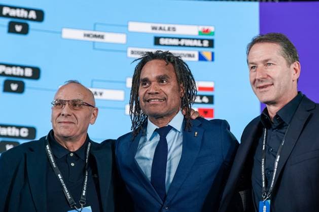 Fussball: FIFA WM-Qualifikation Europa 2025 26 Playoff-Auslosung Home of FIFA (Zürich, Schweiz): Agim Ademi - Präsident Fussballverband Kosovo, Christian Karembeu (FIFA Legende) Franco Foda - Nationaltrainer Kosovo Zürich Kanton Zürich Schweiz Copyright: xJOERANxSTEINSIEKx