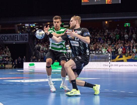Handball, Herren, Saison 2025 2026, Champions League (Gruppe A, 8. Spieltag), Füchse Berlin - Sporting CP, v.l. Francisco Kiko Mota Costa (Sporting), Matthes Langhoff (Füchse Berlin), 20.11.2025, Copyright: xSebastianxRäppold MatthiasxKochx