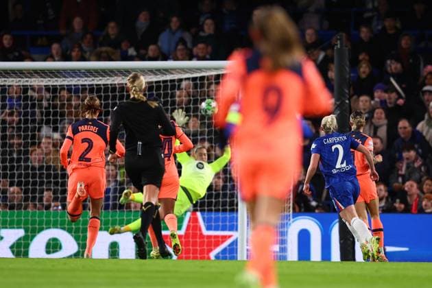 London, England, 20th November 2025. Ellie Carpenter of Chelsea scores the opening goal during the Chelsea Women vs Barcelona Women UEFA Womens Champions League match at Stamford Bridge, London. Picture credit should read: Paul Terry Sportimage EDITORIAL USE ONLY. No use with unauthorised audio, video, data, fixture lists, club league logos or live services. Online in-match use limited to 120 images, no video emulation. No use in betting, games or single club league player publications. SPI_015_PT_Chelsea_w_Barcelona_w SPI-4300-0015
