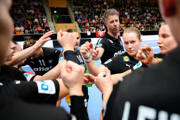 Handball, Frauen Laenderspiel - Schweiz - Deutschland Trainer Markus Gaugisch (Deutschland) St. Gallen Kreuzbleiche Schweiz