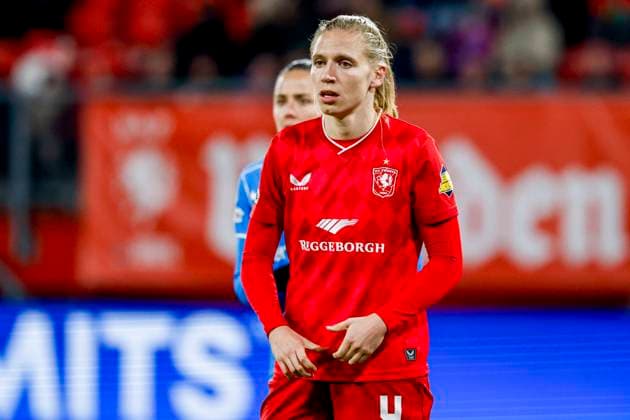 Lieske Carleer of FC Twente looks on FC Twente v Club Atletico de Madrid, UEFA Women s Champions League 2025 26 League Phase MD4, FC Twente v Club Atletico de Madrid, FC Twente Stadion, November 20, 2025, Enschede, Netherlands.