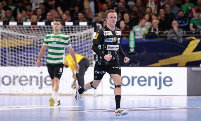Tobias Schjoelberg Groendahl jubelt nach Tor Freude Emotion Jubel Handball CL Championsleague Champions League Herren 8. Spieltag Saison 2025 2026 20.11.2025 Füchse Berlin vs Sporting CP Lissabon LCP in der Max Schmeling Halle