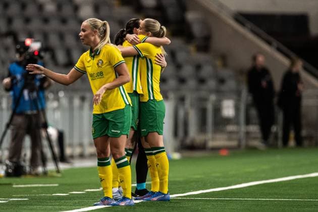 251120 Simone Boye Sorensen and Alice Carlsson of Hammarby during the UEFA Women s Europa Cup football match between Hammarby and Ajax on November 20, 2025 in Stockholm. Photo: Emma Wallskog BILDBYRAN COP 320 EW0590 fotboll football soccer fotball europa cup hammarby ajax uefa womens europa cup dam bbeng Copyright: EMMAxWALLSKOG BB251120EW101