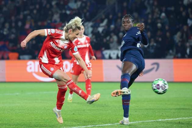 FOOTBALL FEMININ : Paris Saint Germain Vs Bayern Munich - Ligue des Champions - 20 11 2025 But de Linda Dallmann (Bayern Munich) ParisFrance  Copyright: xMichaelxBaucherx