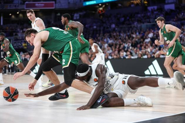 November 20, 2025, Madrid, Madrid, SPAIN: Edgaras Ulanovas of Zalgiris Kaunas and Sediq Garuba of Real Madrid in action during the Turkish Airlines EuroLeague Regular Season Round 12 match between Real Madrid and Zalgiris Kaunas at Movistar Arena on November 20, 2025 in Madrid, Spain. Madrid SPAIN - ZUMAa181 20251120_zaa_a181_126 Copyright: xIrinaxR.xHipolitox