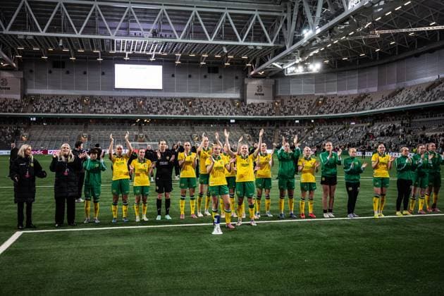 251120 Players of Hammarby celebrate after the UEFA Women s Europa Cup football match between Hammarby and Ajax on November 20, 2025 in Stockholm. Photo: Emma Wallskog BILDBYRAN COP 320 EW0590 fotboll football soccer fotball europa cup hammarby ajax uefa womens europa cup dam bbeng jubel Copyright: EMMAxWALLSKOG BB251120EW110