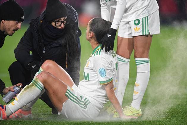 Roma s Evelyne Viens lies injured during a soccer match between Oud-Heverlee Leuven Women and Italian AS Roma, Thursday 20 November 2025 in Leuven, game 4 (out of 6) in the league phase of the UEFA Women s Champions League competition. JILLxDELSAUX  x143040788x