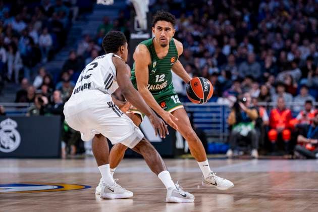 Real Madrid v Zalgiris Kaunas - Euroleague 2025 2026 Maodo Lo (R) of Zalgiris Kaunas is in action with the ball during the EuroLeague Regular Season Round 12 match between Real Madrid and Zalgiris Kaunas at Movistar Arena on November 20, 2025 in Madrid, Spain. Madrid Movistar Arena Madrid Spain Copyright: xAlbertoxGardinx AGardin_20251120_Basket_Euro_ReaMad_Zal_0333