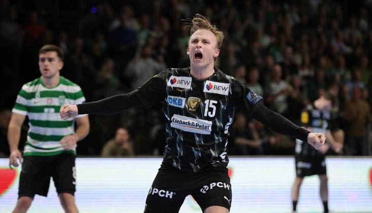 Tobias Schjoelberg Groendahl jubelt nach Torerfolg Freude Emotion Jubel Handball CL Championsleague Champions League Herren 8. Spieltag Saison 2025 2026 20.11.2025 Füchse Berlin vs Sporting CP Lissabon LCP in der Max Schmeling Halle