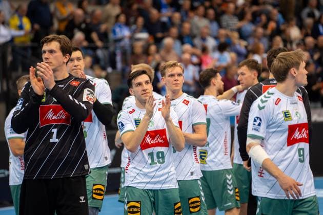 Handball I Herren I Saison 2025-2026 I Bundesliga I 13. Spieltag I TVB Stuttgart - GWD Minden I 20.11.2025 Enttäuschung nach der Niedrlage v.L. Malte Semisch (1, GWD Minden), Jakub Sterba (19, GWD Minden) Stuttgart Porsche Arena Baden-Württemberg Deutschland Copyright: xLobeca MaxxPetershansx