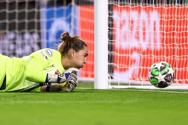 Chelsea v Barcelona 20 November 2025, London - UEFA Women s Champions League - Chelsea v Barcelona - Barcelona goalkeeper Cata Coll - Photo: Jacques Feeney Offside. London UK Copyright: xJacquesxFeeneyx xOffsidexOffside