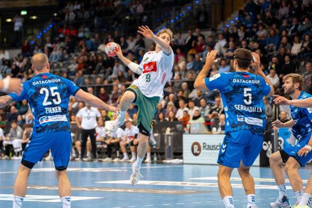 Handball I Herren I Saison 2025-2026 I Bundesliga I 13. Spieltag I TVB Stuttgart - GWD Minden I 20.11.2025 Morten Hempel Jensen (9, GWD Minden) im Wurf Stuttgart Porsche Arena Baden-Württemberg Deutschland Copyright: xLobeca MaxxPetershansx