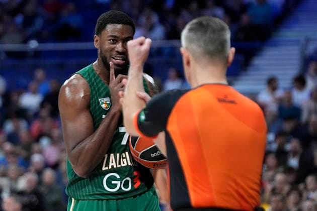REAL MADRID v ZALGIRIS KAUNAS. EUROLEAGUE 2025 2026. REGULAR SEASON. ROUND 12. Zalgiris Kaunas Moses Wirght has words with the referee during Euroleague Regular Season Round 12 match. November 20, 2025. (ALTERPHOTOS Acero) MadridSpain  Copyright: xAcerox