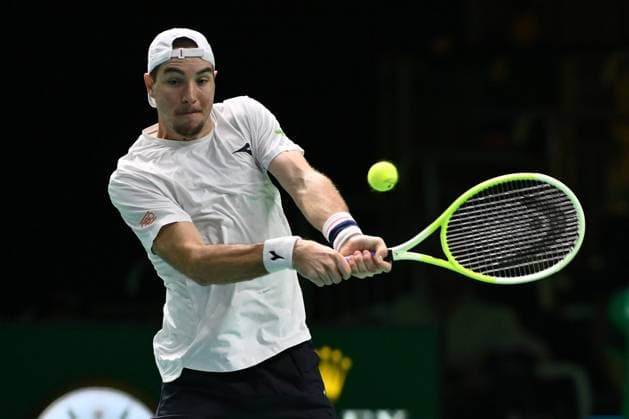 Davis Cup Finals 2025 Jan-Lennard Struff of Germany is in action during the Davis Cup Quarter-Final match between Tomas Martin Etcheverry of Argentina and Jan-Lennard Struff of Germany at Supertennis Arena - Bolognafiere in Bologna, Italy, on November 20, 2025 Bologna Italy Italy  Copyright: xDomenicoxCippitellix originalFilename:cippitelli-itatomas251120_npeYh.jpg