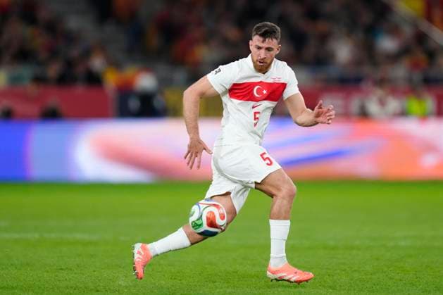 Spain v Türkiye - FIFA World Cup, WM, Weltmeisterschaft, Fussball 2026 Qualifier Salih Ozcan defensive midfield of Turkiye and Borussia Dortmund during the FIFA World Cup 2026 qualifier match between Spain and Türkiye at Estadio de La Cartuja on November 18, 2025 in Seville, Spain. Seville Spain  Copyright: xJosexBretonx originalFilename:bretonhernandez-spainvtr251118_npMHw.jpg