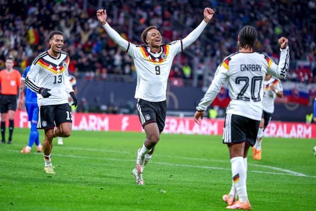 17.11.2025, Fußball, Länderspiel, WM-Qualifikation Europa, Deutschland - Slowakei, Red Bull Arena (Leipzig), 10. Spieltag, Saison 2025 2026: Torjubel nach dem Tor zum 6:0 durch Torschütze Forzan Assan Ouedraogo (GER 09) zusammen mit Felix Nmecha (GER 13) Serge Gnabry (GER 20) Regulations prohibit any use of photographs as image sequences and or quasi-video. Sachsen Deutschland *** 17 11 2025, Football, International match, World Cup Qualification Europe, Germany Slovakia, Red Bull Arena Leipzig , Matchday 10, Season 2025 2026 Goal celebration after the goal to 6 0 by scorer Forzan Assan Ouedraogo GER 09 together with Felix Nmecha GER 13 Serge Gnabry GER 20 Regulations prohibit any use of photographs as image sequences and or quasi video Sachsen Deutschland