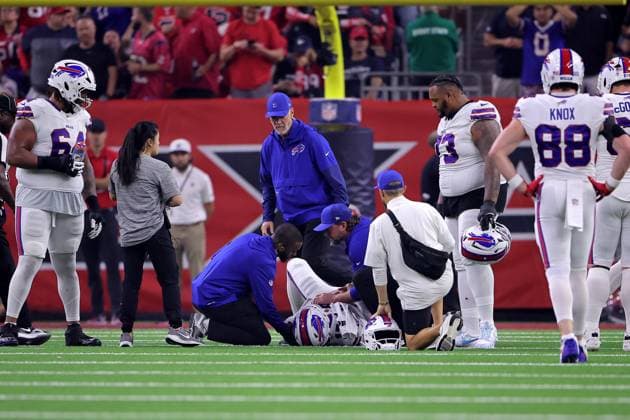 November 20, 2025, Houston, Texas, U.S: Buffalo Bills quarterback Josh Allen (17) is attended to by team personnel after being sacked by Houston Texans defensive end Will Anderson Jr. (51, not shown) during the first quarter of the NFL, American Football Herren, USA game between the Houston Texans and the Buffalo Bills at NRG Stadium in Houston, TX on November 20, 2025. Houston U.S - ZUMAw137 20251120_aap_w137_015 Copyright: xErikxWilliamsx
