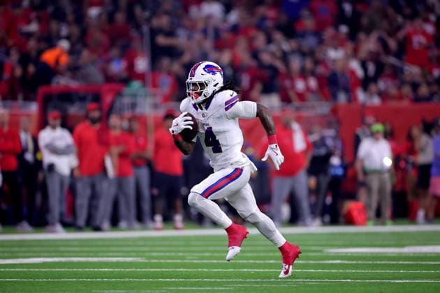 November 20, 2025, Houston, Texas, U.S: Buffalo Bills running back James Cook III (4) carries the ball upfield for a touchdown during the first quarter of the NFL, American Football Herren, USA game between the Houston Texans and the Buffalo Bills at NRG Stadium in Houston, TX on November 20, 2025. Houston U.S - ZUMAw137 20251120_aap_w137_025 Copyright: xErikxWilliamsx